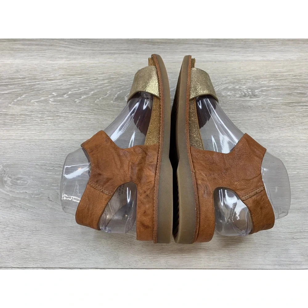 Sofft Women's 7.5 Brown Gold Metallic Leather Buckle Ankle Strap Sandals Shoes